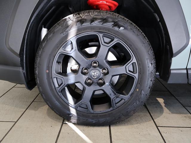 ＲＡＶ４ ハイブリッドアドベンチャー　オフロードパッケージＩＩ　特別仕様車　ハンズフリーパワーバックドア　純正１０．５型ディスプレイ　ナビＴＶ　バックモニター　ブラインドスポットモニター　ルーフレール　専用レザーエアシート　専用アルミ　ツートーンカラー　ドラレコ（31枚目）