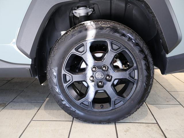 ＲＡＶ４ ハイブリッドアドベンチャー　オフロードパッケージＩＩ　特別仕様車　ハンズフリーパワーバックドア　純正１０．５型ディスプレイ　ナビＴＶ　バックモニター　ブラインドスポットモニター　ルーフレール　専用レザーエアシート　専用アルミ　ツートーンカラー　ドラレコ（32枚目）