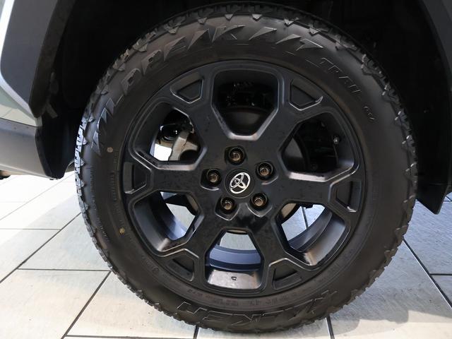 ＲＡＶ４ ハイブリッドアドベンチャー　オフロードパッケージＩＩ　特別仕様車　ハンズフリーパワーバックドア　純正１０．５型ディスプレイ　ナビＴＶ　バックモニター　ブラインドスポットモニター　ルーフレール　専用レザーエアシート　専用アルミ　ツートーンカラー　ドラレコ（34枚目）
