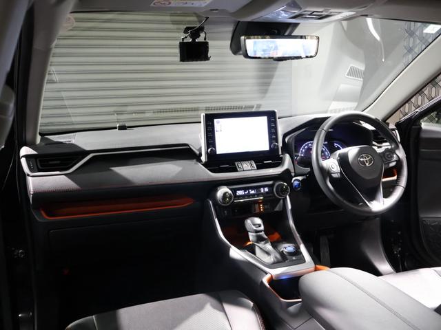 ＲＡＶ４ ハイブリッドアドベンチャー　パノラマサンルーフ　ハンズフリーパワーバックドア　純正ディスプレイ　ナビＴＶ　バックモニター　デジタルインナーミラー　黒本革エアシート　ＬＥＤヘッドライト　クリアランスソナー　純正アルミ　ドラレコ（3枚目）