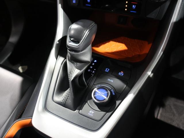 ＲＡＶ４ ハイブリッドアドベンチャー　パノラマサンルーフ　ハンズフリーパワーバックドア　純正ディスプレイ　ナビＴＶ　バックモニター　デジタルインナーミラー　黒本革エアシート　ＬＥＤヘッドライト　クリアランスソナー　純正アルミ　ドラレコ（16枚目）