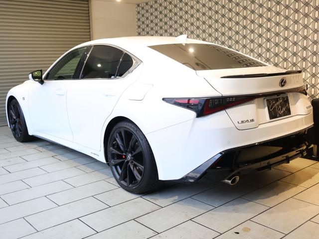 ＩＳ ＩＳ３００ｈ　Ｆスポーツ　サンルーフ　白／黒本革エアーシート　三眼ＬＥＤヘッドライト　ブラインドスポットモニター　オレンジキャリパー　クリアランスソナー　ステアリングヒーター　１０．３型ナビＴＶ　ドラレコ　純正１９インチアルミ（2枚目）