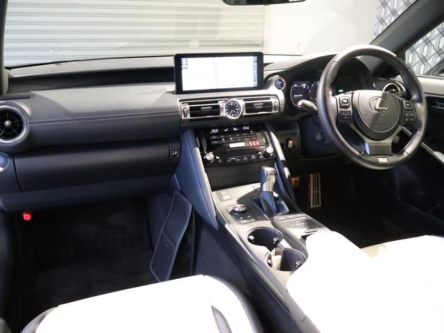 ＩＳ ＩＳ３００ｈ　Ｆスポーツ　サンルーフ　白／黒本革エアーシート　三眼ＬＥＤヘッドライト　ブラインドスポットモニター　オレンジキャリパー　クリアランスソナー　ステアリングヒーター　１０．３型ナビＴＶ　ドラレコ　純正１９インチアルミ（3枚目）