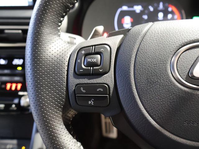 ＩＳ ＩＳ３００ｈ　Ｆスポーツ　サンルーフ　白／黒本革エアーシート　三眼ＬＥＤヘッドライト　ブラインドスポットモニター　オレンジキャリパー　クリアランスソナー　ステアリングヒーター　１０．３型ナビＴＶ　ドラレコ　純正１９インチアルミ（18枚目）