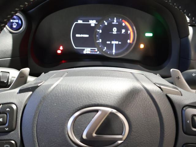 ＩＳ ＩＳ３００ｈ　Ｆスポーツ　サンルーフ　白／黒本革エアーシート　三眼ＬＥＤヘッドライト　ブラインドスポットモニター　オレンジキャリパー　クリアランスソナー　ステアリングヒーター　１０．３型ナビＴＶ　ドラレコ　純正１９インチアルミ（21枚目）