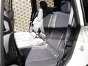 6:4分割可倒式リヤシートは、シートクッション横のレバーで座ったまま左右独立リクライニングが可能です♪乗る人数や載せるものに合わせた、さまざまな使い方に対応できるシートアレンジ☆