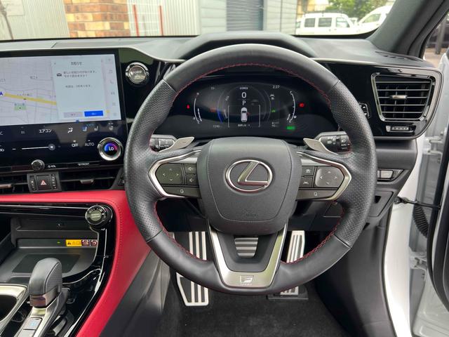 ＮＸ ＮＸ３５０ｈ　Ｆスポーツ　パノラマルーフ　ＨＵＤ　ＢＳＭ　デジタルインナーミラー　置くだけ充電　後席電動格納　後席シートヒーター　ドライブレコーダー　全周囲カメラ　パワーシート　フルセグＴＶナビ　ＣＤ／ＤＶＤデッキ（24枚目）