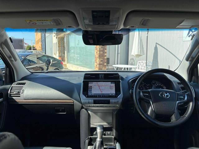 車を運転する際には運転席の存在は欠かせません。なのでしっかりとチェックしたいポイントですね。