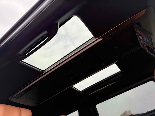 ヴェルファイアハイブリッド Z プレミア 14インチディスプレイ 左右独立ムーンルーフ ユニバーサルステップ カラーヘッドアップディスプレイ デジタルインナーミラー トヨタチームメイト パノラミックビューモニター 前後ドライブレコーダー(11枚目)