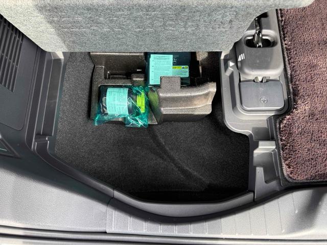 ヴェルファイアハイブリッド Z プレミア 14インチディスプレイ 左右独立ムーンルーフ ユニバーサルステップ カラーヘッドアップディスプレイ デジタルインナーミラー トヨタチームメイト パノラミックビューモニター 前後ドライブレコーダー(22枚目)