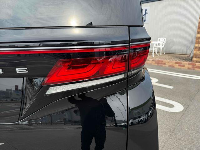 ヴェルファイアハイブリッド Z プレミア 14インチディスプレイ 左右独立ムーンルーフ ユニバーサルステップ カラーヘッドアップディスプレイ デジタルインナーミラー トヨタチームメイト パノラミックビューモニター 前後ドライブレコーダー(28枚目)