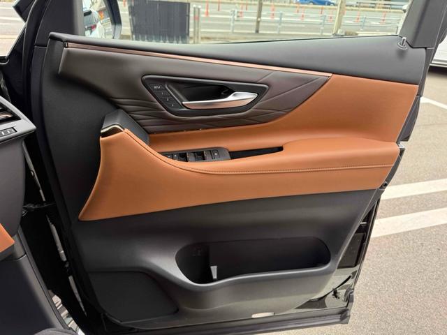 ヴェルファイアハイブリッド Z プレミア 14インチディスプレイ 左右独立ムーンルーフ ユニバーサルステップ カラーヘッドアップディスプレイ デジタルインナーミラー トヨタチームメイト パノラミックビューモニター 前後ドライブレコーダー(46枚目)