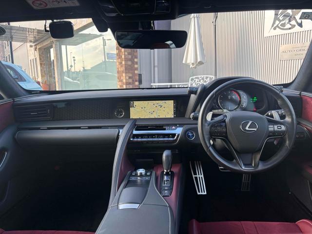 しっかりとした居住性。普段の街乗りからロングドライブまで変わらない快適性をお確かめください。