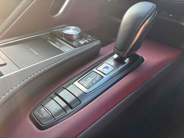 シフトレバー。ぜひ一度お客様の目で確認してください。