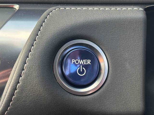 【スマートキー＆プッシュスタート】ポケットに入れたまま鍵の開閉、エンジンの始動まで行えます。