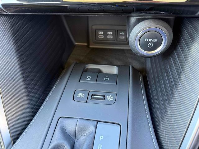 エンジン始動も楽チンです。イチイチ鍵を出す手間も無くなりますよ。