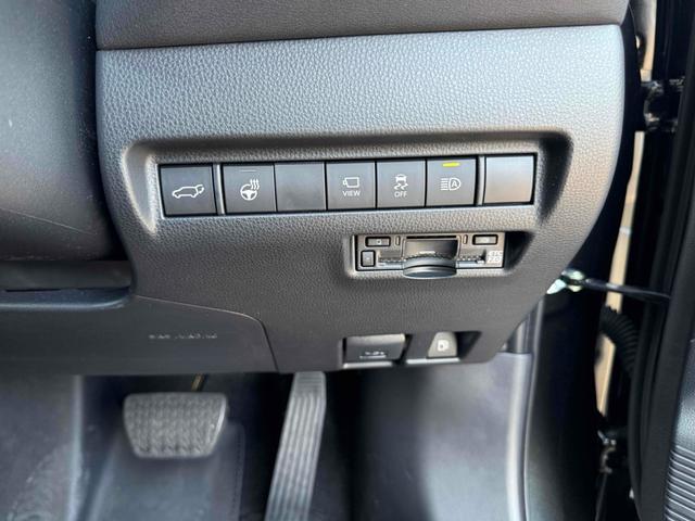 オートマチックハイビームが搭載されており、ハイビームとロービームを自動で切替え、夜間の歩行者などの早期発見をサポートします。