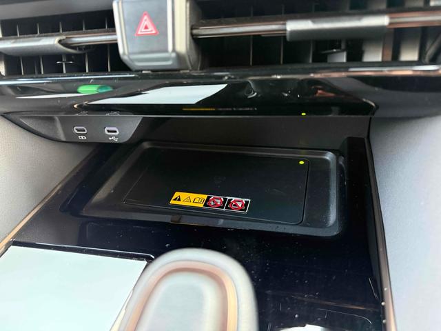 アルファードハイブリッド Ｚ　１４インチディスプレイ　モデリスタエアロ（Ｆ．Ｓ．Ｒ）　左右独立ムーンルーフ　ユニバーサルステップ　トヨタチームメイト　カラーヘッドアップディスプレイ　１３．２型後席モニター　ＥＴＣ２．０（7枚目）