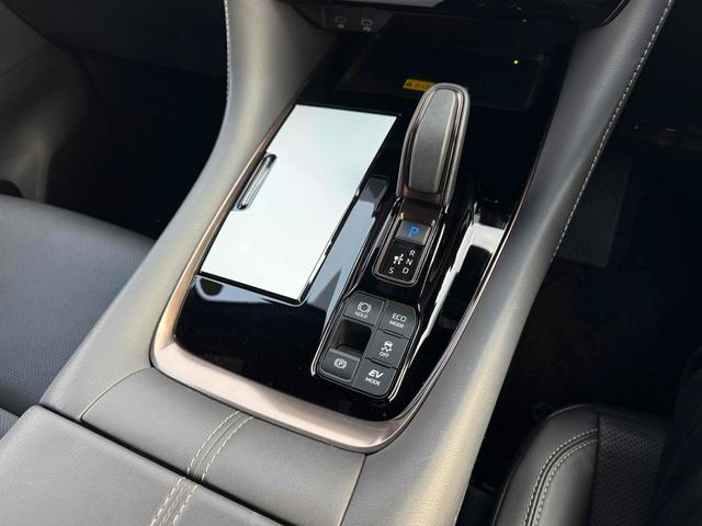 アルファードハイブリッド Ｚ　１４インチディスプレイ　モデリスタエアロ（Ｆ．Ｓ．Ｒ）　左右独立ムーンルーフ　ユニバーサルステップ　トヨタチームメイト　カラーヘッドアップディスプレイ　１３．２型後席モニター　ＥＴＣ２．０（8枚目）