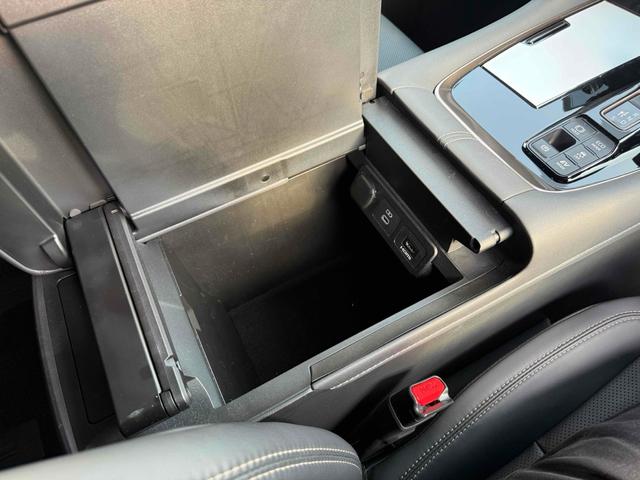 アルファードハイブリッド Ｚ　１４インチディスプレイ　モデリスタエアロ（Ｆ．Ｓ．Ｒ）　左右独立ムーンルーフ　ユニバーサルステップ　トヨタチームメイト　カラーヘッドアップディスプレイ　１３．２型後席モニター　ＥＴＣ２．０（33枚目）