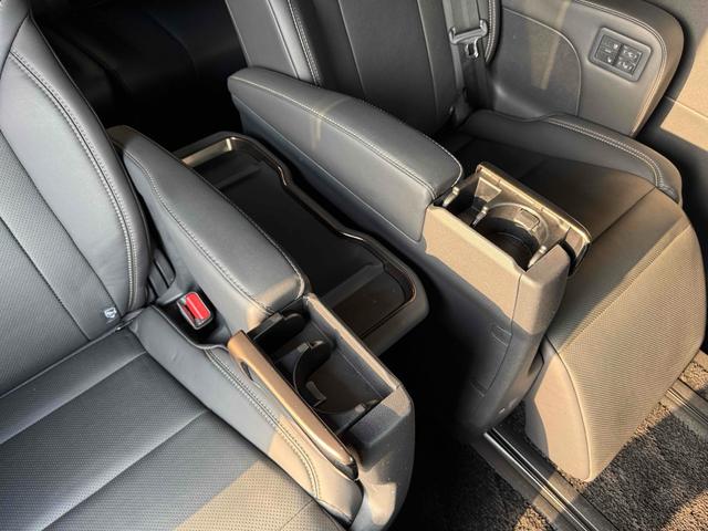 アルファードハイブリッド Ｚ　１４インチディスプレイ　モデリスタエアロ（Ｆ．Ｓ．Ｒ）　左右独立ムーンルーフ　ユニバーサルステップ　トヨタチームメイト　カラーヘッドアップディスプレイ　１３．２型後席モニター　ＥＴＣ２．０（43枚目）