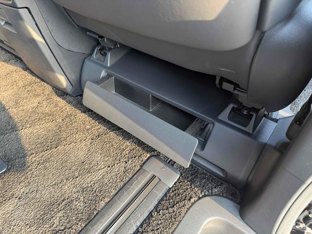 アルファードハイブリッド Ｚ　１４インチディスプレイ　モデリスタエアロ（Ｆ．Ｓ．Ｒ）　左右独立ムーンルーフ　ユニバーサルステップ　トヨタチームメイト　カラーヘッドアップディスプレイ　１３．２型後席モニター　ＥＴＣ２．０（45枚目）