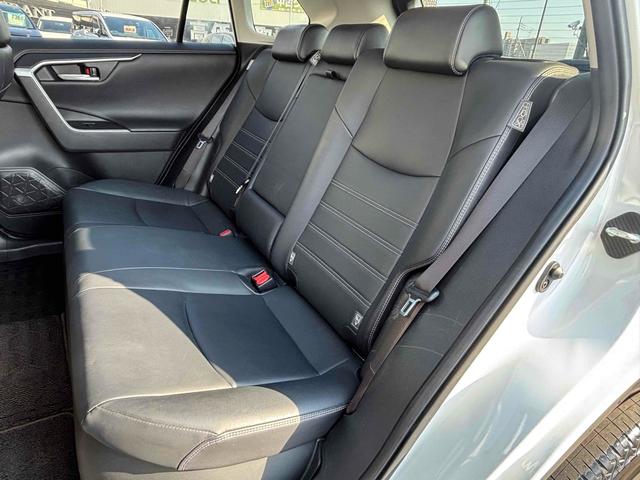 RAV4 ハイブリッドG パノラマルーフ ETC バックカメラ クリアランスソナー オートクルーズコントロール レーンアシスト アクセサリーコンセント 衝突被害軽減システム ナビ LEDヘッドランプ 置くだけ充電(33枚目)