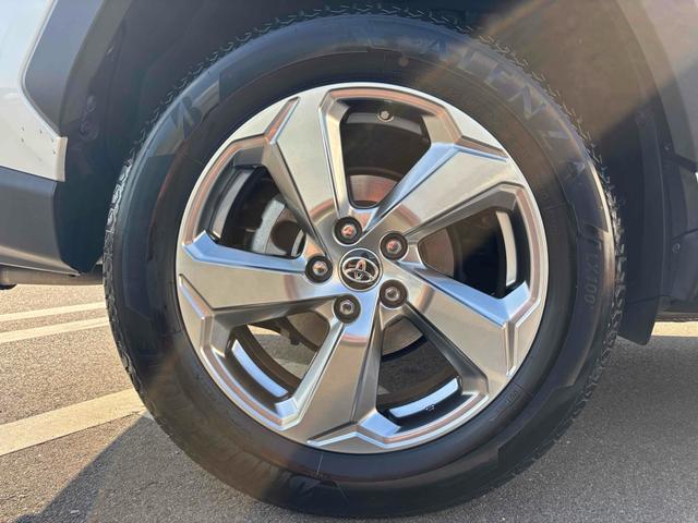 RAV4 ハイブリッドG パノラマルーフ ETC バックカメラ クリアランスソナー オートクルーズコントロール レーンアシスト アクセサリーコンセント 衝突被害軽減システム ナビ LEDヘッドランプ 置くだけ充電(43枚目)
