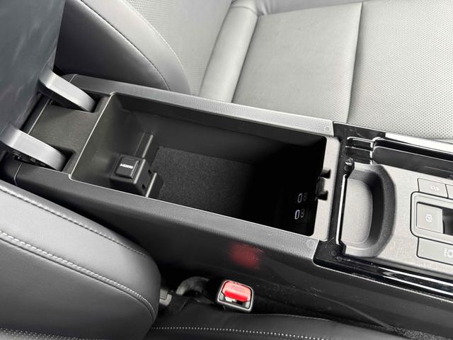 プリウス Ｚ　１２．３型ディスプレイ　モデリスタエアロ（Ｆ・Ｓ・Ｒ）　パノラマルーフ　デジタルインナーミラー　モデリスタシグネチャーイルミ　パノラミックビューモニター　トヨタチームメイト　スペアタイヤ（32枚目）