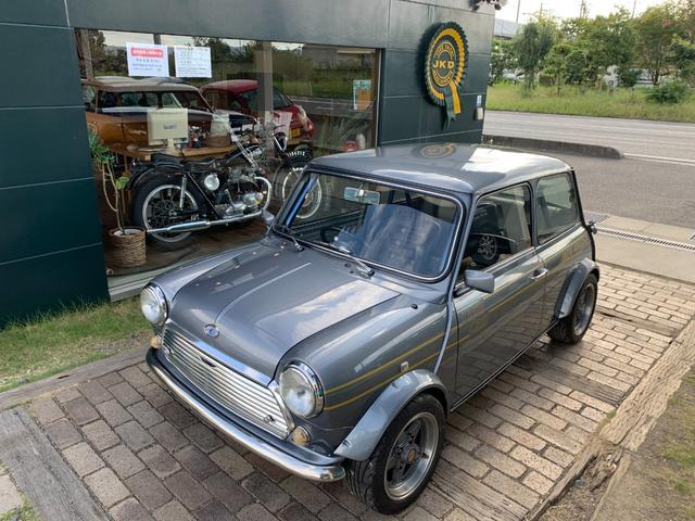 ＭＩＮＩ 　ジャックナイトツインカム・ツインカムエンジン・５速ミッション・生産台数１００台・ディーラー車・右ハンドル・２ドア・４名乗り・１３００ＣＣ・グレーカラー（6枚目）