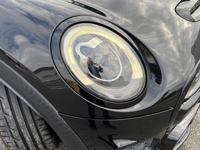 ＭＩＮＩ ジョンクーパーワークス　スマートキー　純正ナビ　ヘッドアップディスプレイ　ミラー型ＥＴＣ　ＬＥＤヘッドライト　プッシュスタート　パドルシフト　アイドリングストップ　ドアミラーカバー　ビルシュタイン車高調　社外アルミホイール（19枚目）