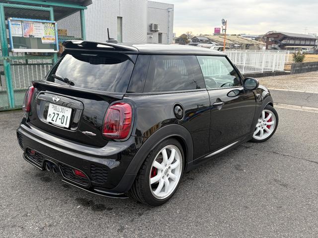 ＭＩＮＩ ジョンクーパーワークス　スマートキー　純正ナビ　ヘッドアップディスプレイ　ミラー型ＥＴＣ　ＬＥＤヘッドライト　プッシュスタート　パドルシフト　アイドリングストップ　ドアミラーカバー　ビルシュタイン車高調　社外アルミホイール（24枚目）