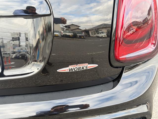 ＭＩＮＩ ジョンクーパーワークス　スマートキー　純正ナビ　ヘッドアップディスプレイ　ミラー型ＥＴＣ　ＬＥＤヘッドライト　プッシュスタート　パドルシフト　アイドリングストップ　ドアミラーカバー　ビルシュタイン車高調　社外アルミホイール（25枚目）