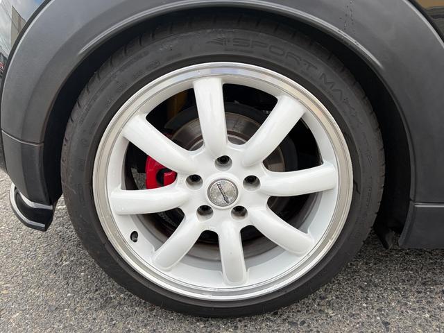 ＭＩＮＩ ジョンクーパーワークス　スマートキー　純正ナビ　ヘッドアップディスプレイ　ミラー型ＥＴＣ　ＬＥＤヘッドライト　プッシュスタート　パドルシフト　アイドリングストップ　ドアミラーカバー　ビルシュタイン車高調　社外アルミホイール（32枚目）