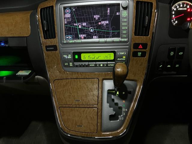 アルファードＧ 　ロイヤルラウンジ　４人乗り　革シート　禁煙車　冷蔵庫　両側オートスライドドア　Ｗサンルーフ　ＨＤＤナビ　バックカメラ　シートヒーター　スマートキー　ＥＴＣ　リアフリップダウンモニター　パワーバックドア（6枚目）