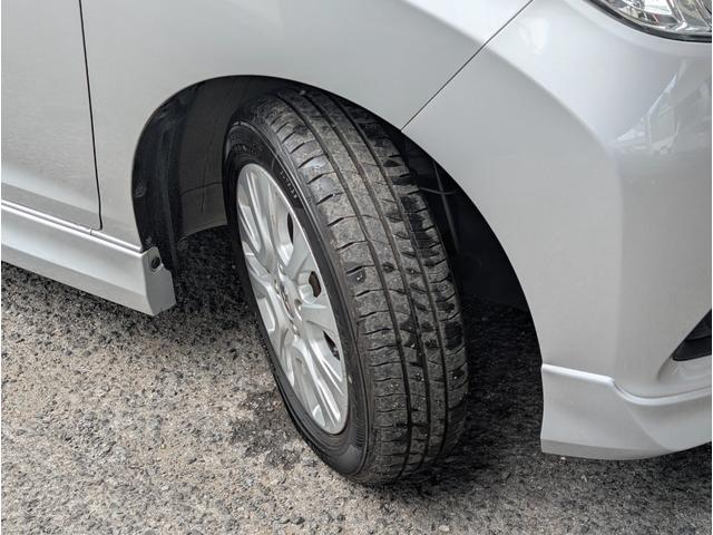 デリカＤ：２ ハイブリッドＭＺ　低車速域衝突被害軽減ブレーキシステム／ナビＴＶ／全方位カメラ／両側パワースライド／スマートキー／シートヒーター／助手席シートアンダーボックス／オートライトシステム／フロントシートセンターウォークスルー（12枚目）