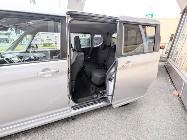 デリカＤ：２ ハイブリッドＭＺ　低車速域衝突被害軽減ブレーキシステム／ナビＴＶ／全方位カメラ／両側パワースライド／スマートキー／シートヒーター／助手席シートアンダーボックス／オートライトシステム／フロントシートセンターウォークスルー（51枚目）