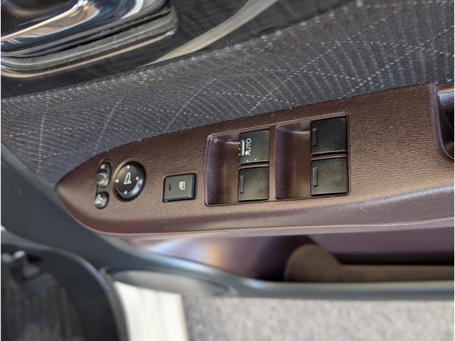 Ｎ－ＯＮＥ プレミアム　ツアラー・Ｌパッケージ　ナビ／テレビ／バックカメラ／ＥＴＣ／ローダウン／スマートキー／プッシュスタート／ディスチャージライト／（22枚目）