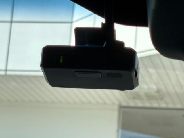 スペーシアカスタムＺ カスタムＺ　ドライブレコーダー　バックカメラ　オートライト　Ｂｌｕｅｔｏｏｔｈ　スライドドア　純正ナビ　プッシュスタート　シートヒーター　オートエアコン　ＥＴＣ　禁煙車　スズキセーフティーサポート（27枚目）
