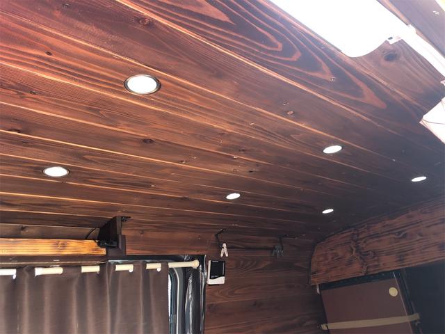 キャラバン ロングＤＸ　レジャー　キャンピング　車中泊仕様　サブバッテリーシステム　車内用１００Ｖ電源　ＦＦヒーター　車載エアコン　冷蔵庫　テレビ　電子レンジ　ＬＥＤルームランプ　制振断熱加工　リアラダー　ルーフキャリア（17枚目）