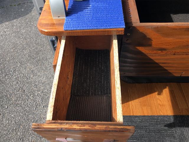 キャラバン ロングＤＸ　レジャー　キャンピング　車中泊仕様　サブバッテリーシステム　車内用１００Ｖ電源　ＦＦヒーター　車載エアコン　冷蔵庫　テレビ　電子レンジ　ＬＥＤルームランプ　制振断熱加工　リアラダー　ルーフキャリア（22枚目）