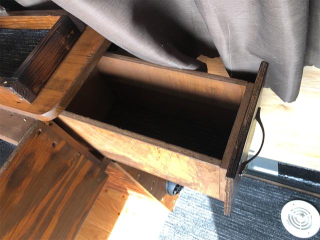 キャラバン ロングＤＸ　レジャー　キャンピング　車中泊仕様　サブバッテリーシステム　車内用１００Ｖ電源　ＦＦヒーター　車載エアコン　冷蔵庫　テレビ　電子レンジ　ＬＥＤルームランプ　制振断熱加工　リアラダー　ルーフキャリア（23枚目）