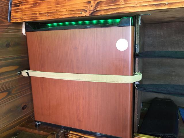 キャラバン ロングＤＸ　レジャー　キャンピング　車中泊仕様　サブバッテリーシステム　車内用１００Ｖ電源　ＦＦヒーター　車載エアコン　冷蔵庫　テレビ　電子レンジ　ＬＥＤルームランプ　制振断熱加工　リアラダー　ルーフキャリア（28枚目）