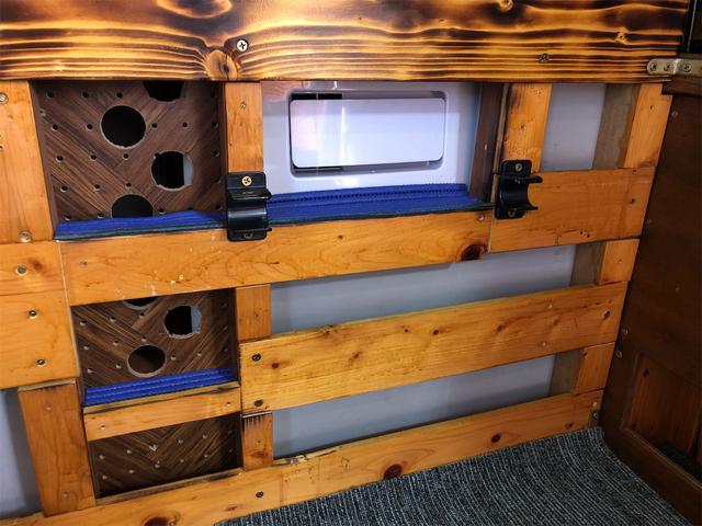 キャラバン ロングＤＸ　レジャー　キャンピング　車中泊仕様　サブバッテリーシステム　車内用１００Ｖ電源　ＦＦヒーター　車載エアコン　冷蔵庫　テレビ　電子レンジ　ＬＥＤルームランプ　制振断熱加工　リアラダー　ルーフキャリア（31枚目）