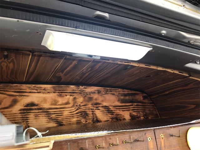 キャラバン ロングＤＸ　レジャー　キャンピング　車中泊仕様　サブバッテリーシステム　車内用１００Ｖ電源　ＦＦヒーター　車載エアコン　冷蔵庫　テレビ　電子レンジ　ＬＥＤルームランプ　制振断熱加工　リアラダー　ルーフキャリア（39枚目）