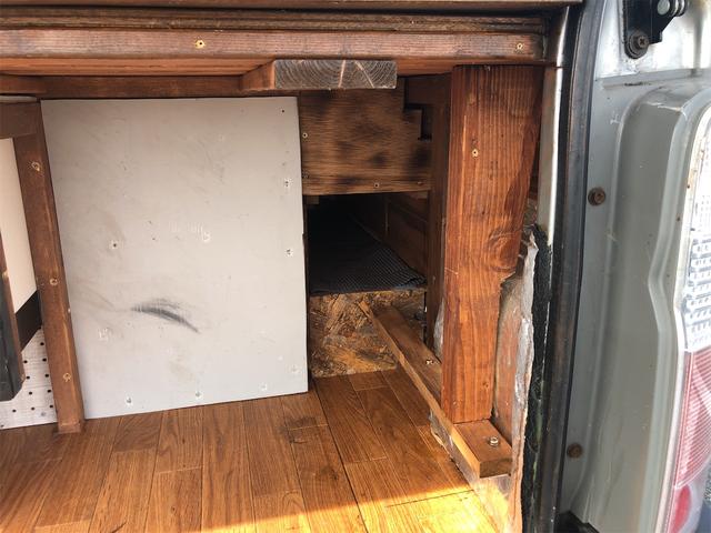 キャラバン ロングＤＸ　レジャー　キャンピング　車中泊仕様　サブバッテリーシステム　車内用１００Ｖ電源　ＦＦヒーター　車載エアコン　冷蔵庫　テレビ　電子レンジ　ＬＥＤルームランプ　制振断熱加工　リアラダー　ルーフキャリア（40枚目）