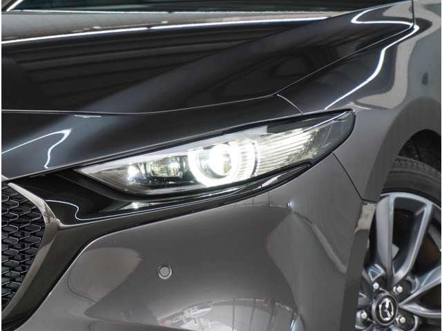 ＭＡＺＤＡ３ファストバック ２．０　２０Ｓ　ツーリング　４ＷＤ　赤革シート　ＢＯＳＥ　３６０°ビュー・モニター　フルセグＴＶ　ＳＢＳ　パワーシート　バックカメラ　フロントカメラ　ＥＴＣ　シートヒーター　スマートキー　オートマチックハイビーム　コーナーセンサー　本革（20枚目）