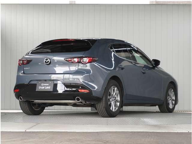 ＭＡＺＤＡ３ファストバック １．５　１５Ｓ　３６０°ビュー・モニター　ナビ　前後ドライ　禁煙車　コーナーセンサー　Ｂカメラ　盗難防止装置　ＤＶＤプレーヤー　フルセグ　ＥＴＣ車載器　キーレス　アイドリングストップ　ＤＳＣ　アルミホイール　パワステ（5枚目）