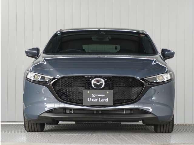 ＭＡＺＤＡ３ファストバック １．５　１５Ｓ　３６０°ビュー・モニター　ナビ　前後ドライ　禁煙車　コーナーセンサー　Ｂカメラ　盗難防止装置　ＤＶＤプレーヤー　フルセグ　ＥＴＣ車載器　キーレス　アイドリングストップ　ＤＳＣ　アルミホイール　パワステ（9枚目）