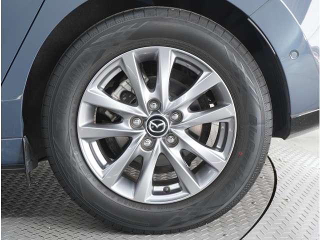ＭＡＺＤＡ３ファストバック １．５　１５Ｓ　３６０°ビュー・モニター　ナビ　前後ドライ　禁煙車　コーナーセンサー　Ｂカメラ　盗難防止装置　ＤＶＤプレーヤー　フルセグ　ＥＴＣ車載器　キーレス　アイドリングストップ　ＤＳＣ　アルミホイール　パワステ（11枚目）